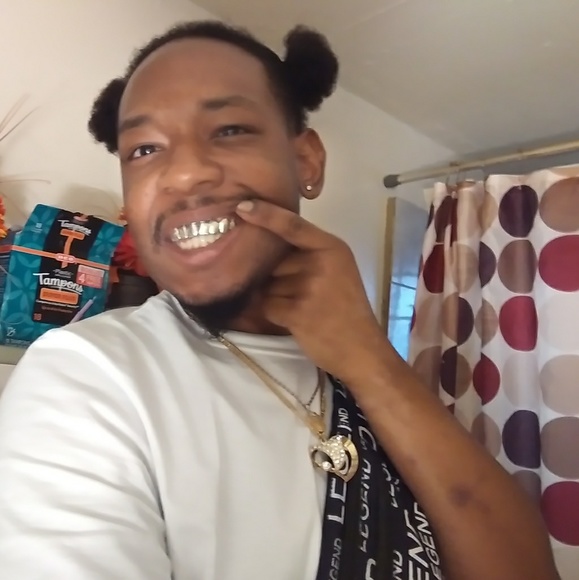 Meet your Posher, Andre - Picture 2 of 3